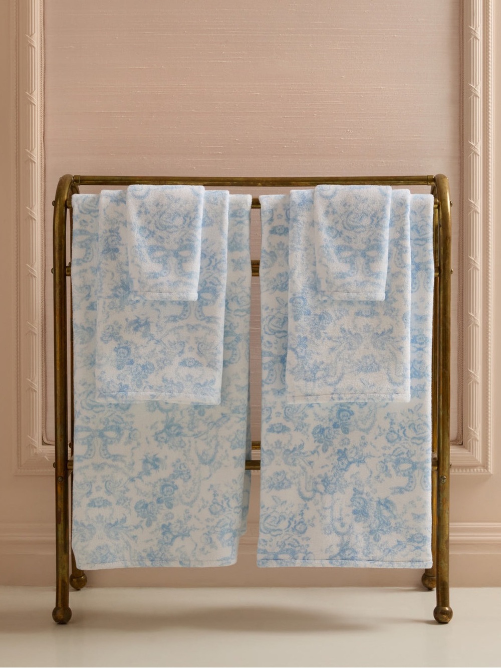 LoveShackFancy Cotton Bath Towel in Nantucket Blue Floral Bows NEW $80 MSRP - Picture 3 of 3